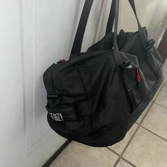 STlllZY Limited Edition SmellProof Duffle Bag - Picture 4 of 5